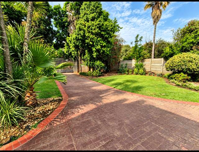4 BEDROOM HOUSE TO LET IN THREE RIVERS EAST